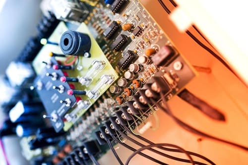 Elektrische und elektrotechnische Ausrüstungen-HM